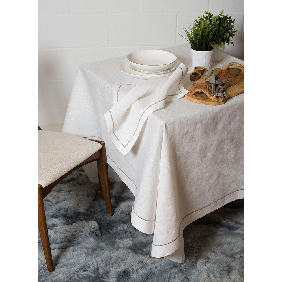 blanche tablecloth