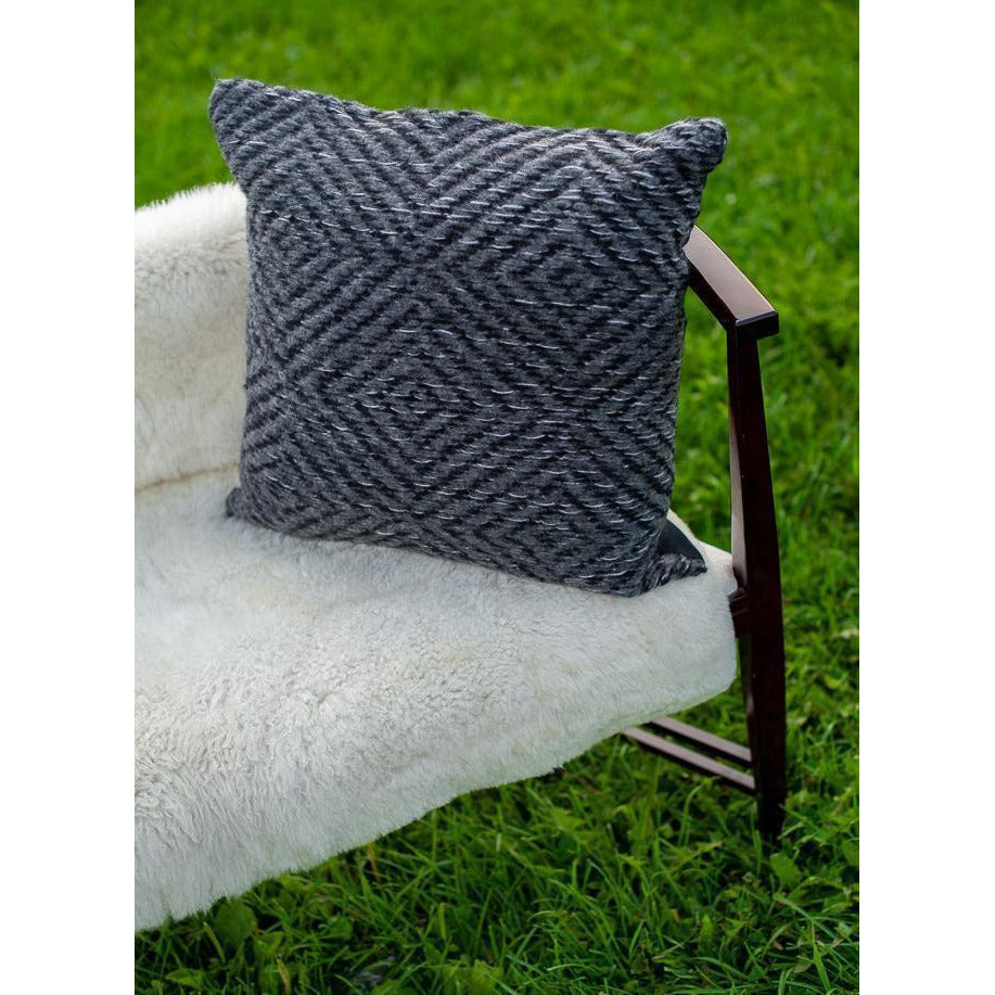 slaggard pillow cover 20''x20'' / black / grey