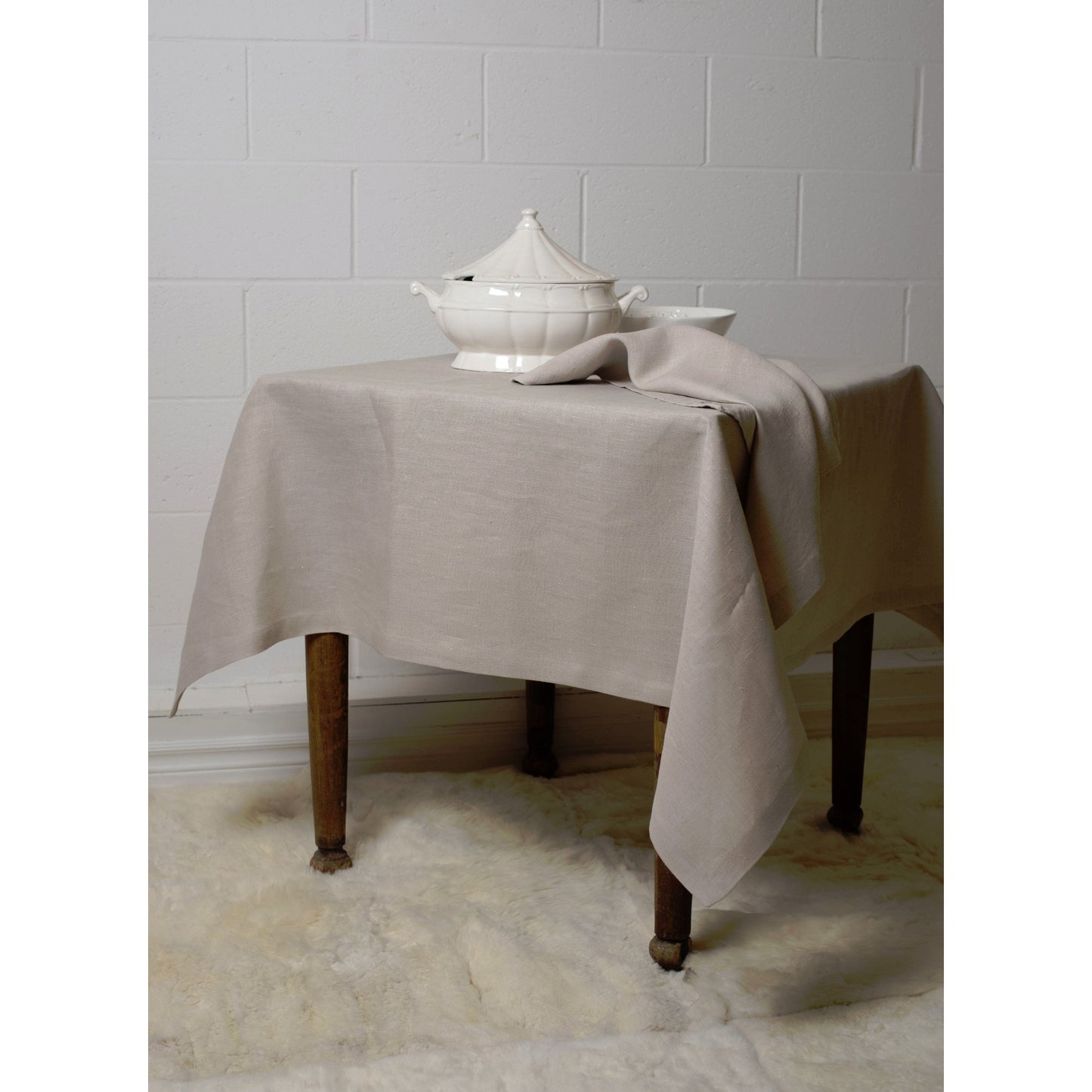 loft studio tablecloth 52''x52'' / almond