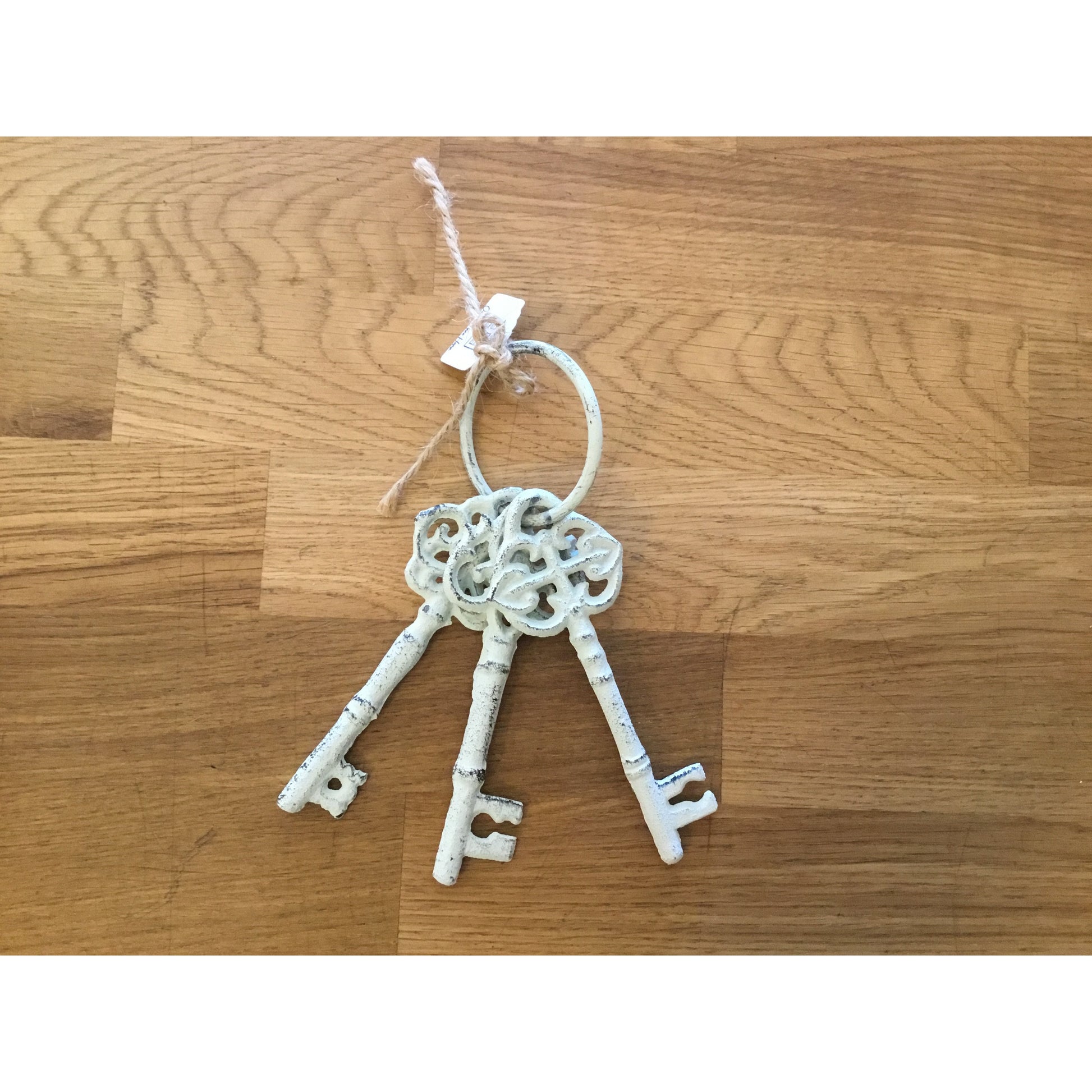 decorative keys on ring - dark brown white
